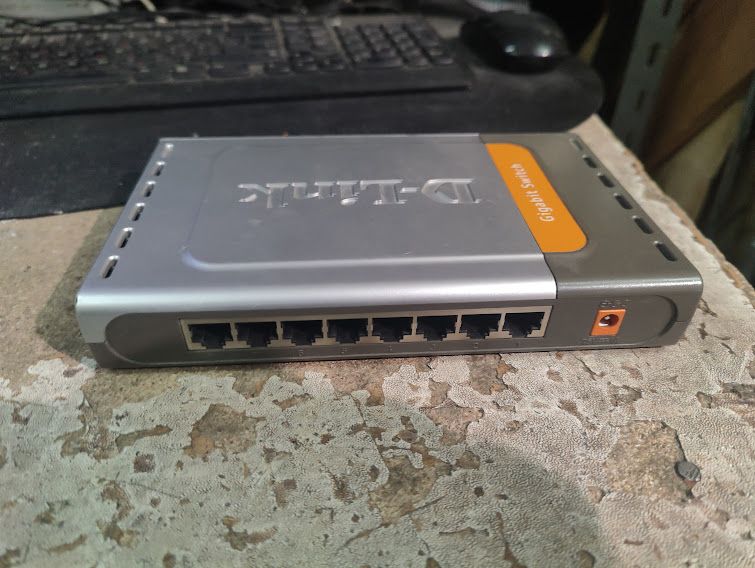 Коммутатор D-Link DGS-1008D Gigabit Switch 8-port № 241410102 - фото фото фото 1
