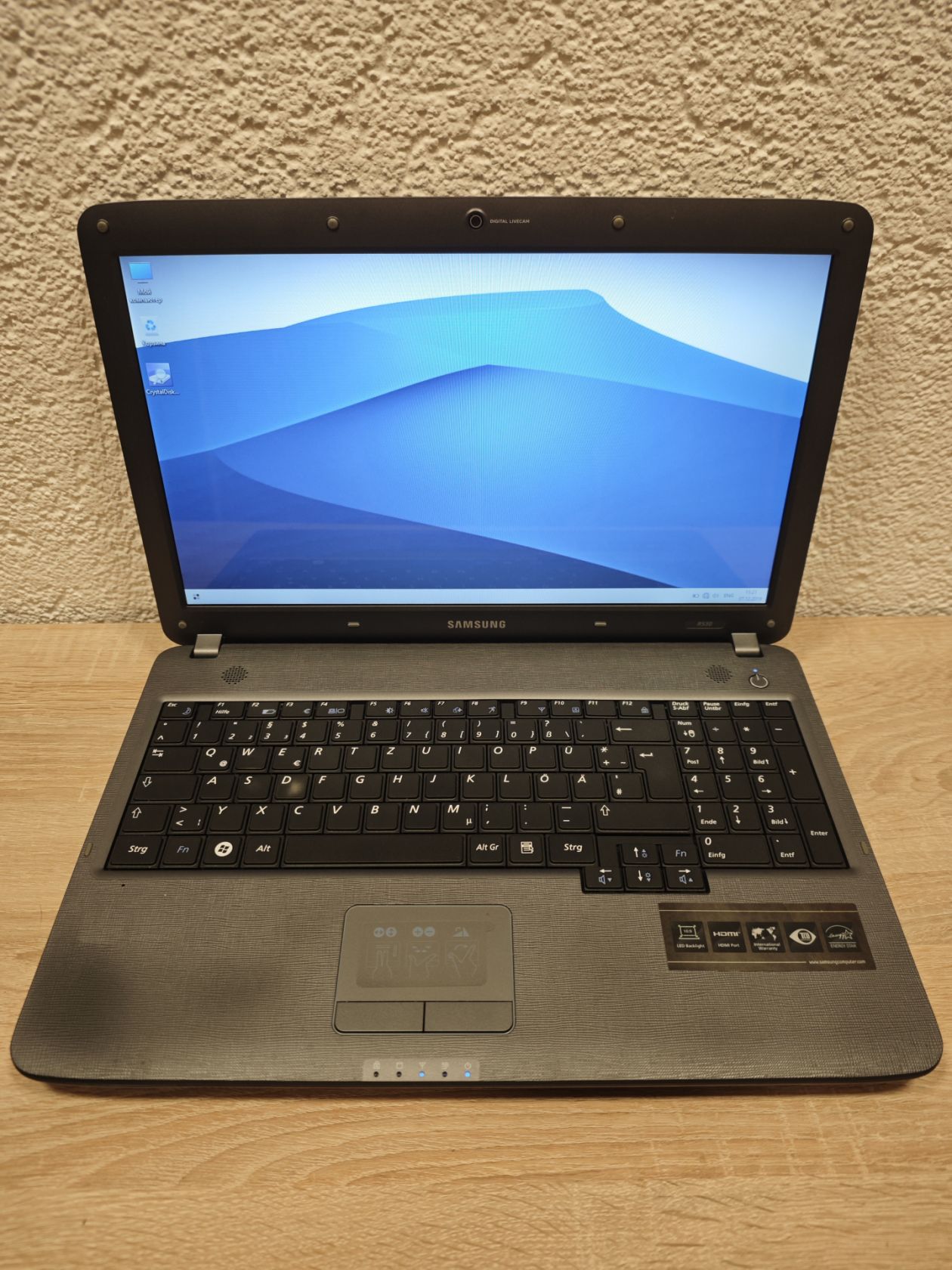 Ноутбук 15.6" Samsung Intel Pentium T4300/DDR3 4Gb/HDD 320Gb/Intel - фото фото фото 0