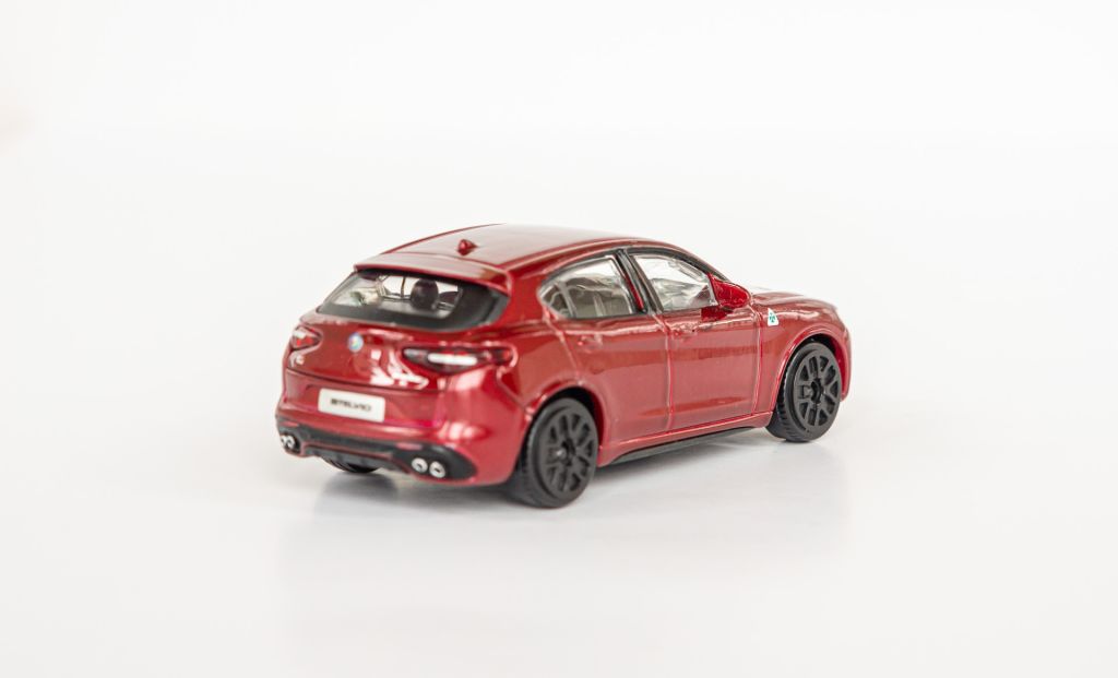 1:43 Alfa Romeo Stelvio 2017-2023 red, Bburago #11852 - фото фото фото 2