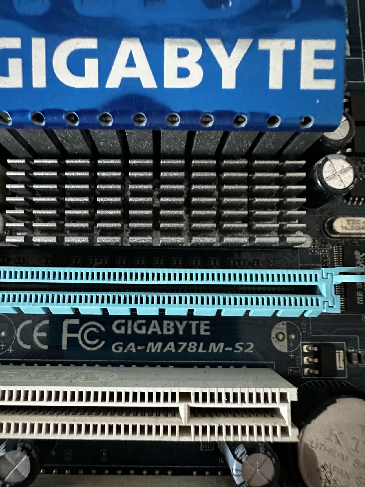 Материнська плата Gigabyte GA-MA78LMT-S2 + Процесор Athlon 255 - фото фото фото 3