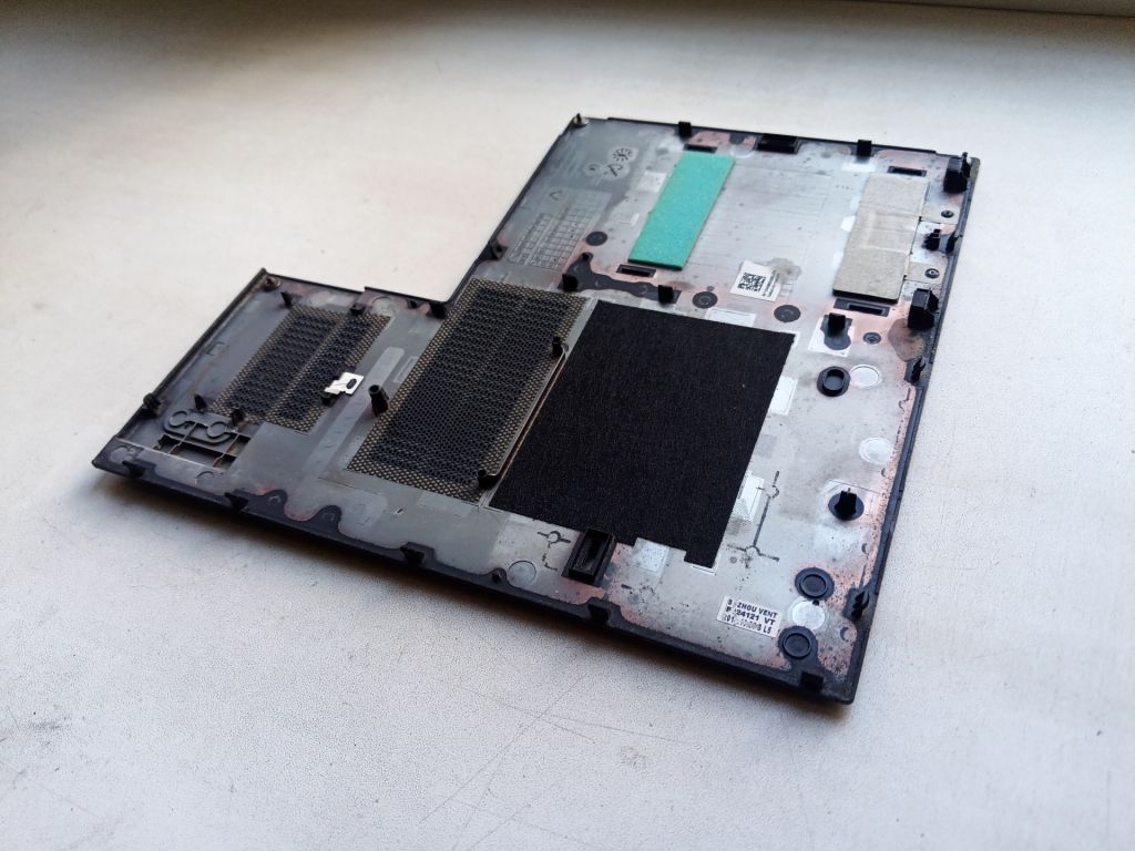 Б/У Сервісна кришка на Lenovo L560 - фото фото фото 2