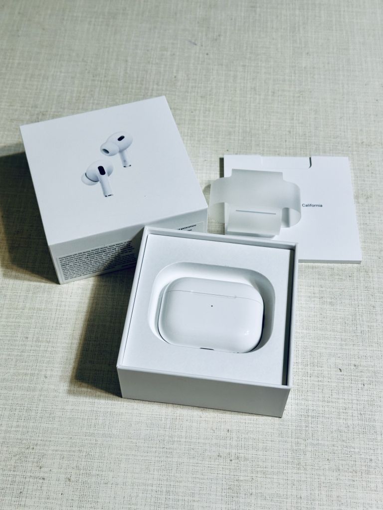 Apple AirPods Pro 2     (Case) A2700 Кейс для наушников - фото фото фото 0