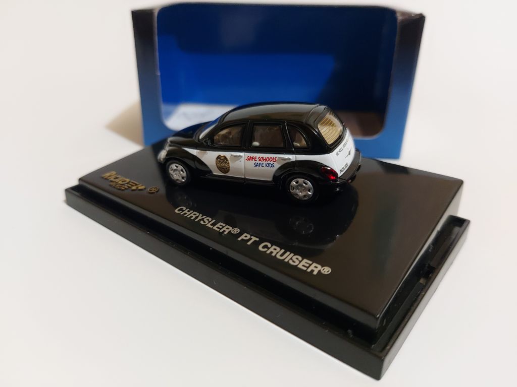 Ricko 1:87 Chrysler PT Cruiser, School Police  (2006) - фото фото фото 3