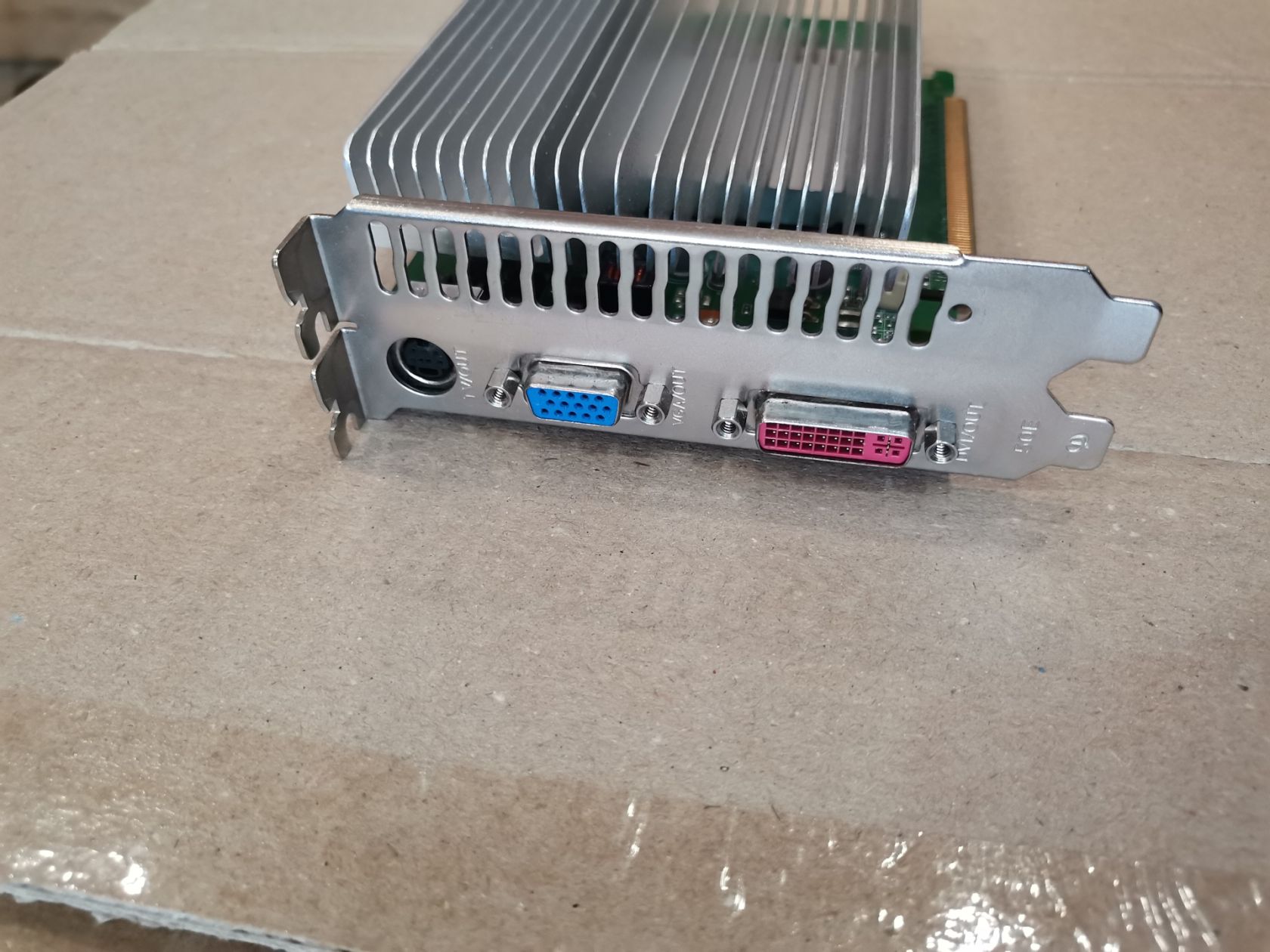 Видеокарта GeForce 8600GT Sonic PCI-E 256mb GDDR3 - фото фото фото 2