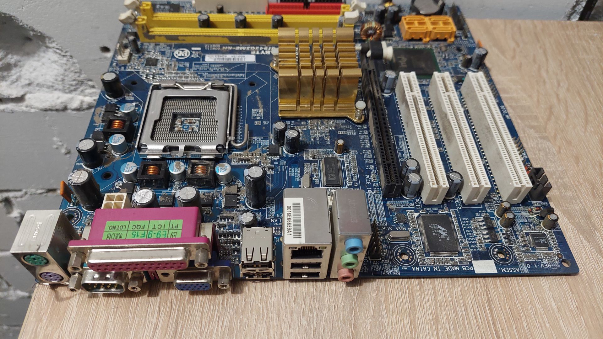 Материнська плата GIGABYTE GA-8I945GZME-RH LGA775. microATX 2*DDR2 - фото фото фото 2