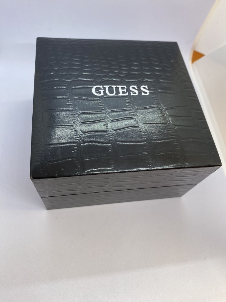 Коробка для годинника guess  (оригінал) чорна - фото фото фото 5