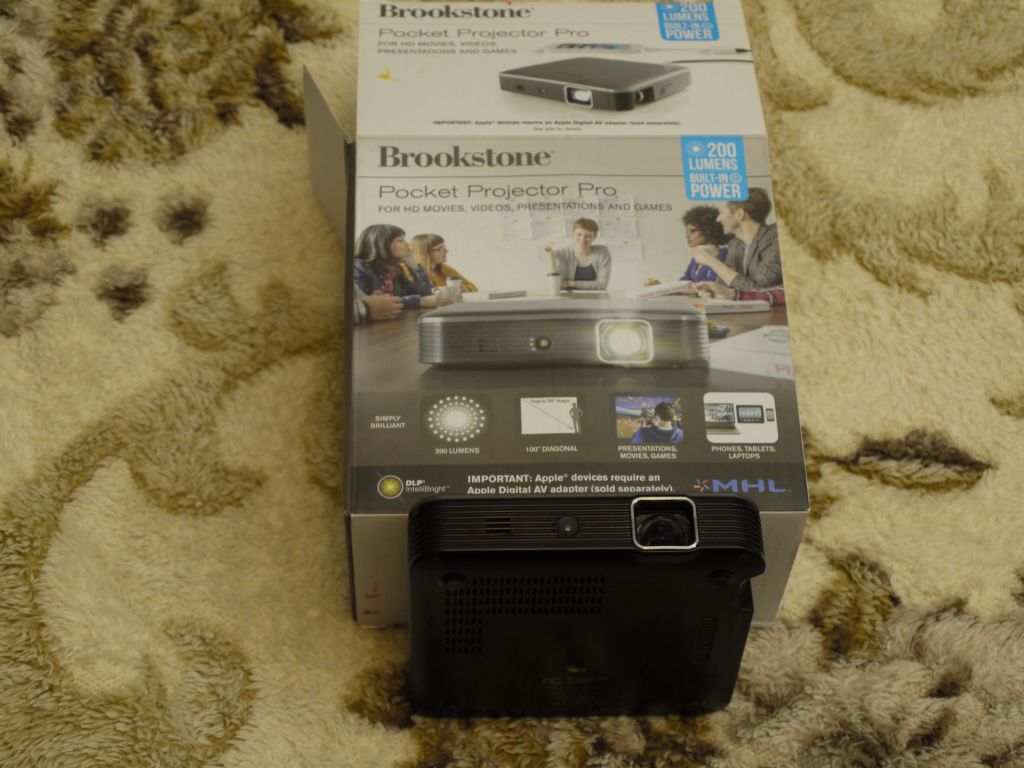 LED DLP HDMI миниатюрный проектор Brookstone	PRO 907977 - фото фото фото 2