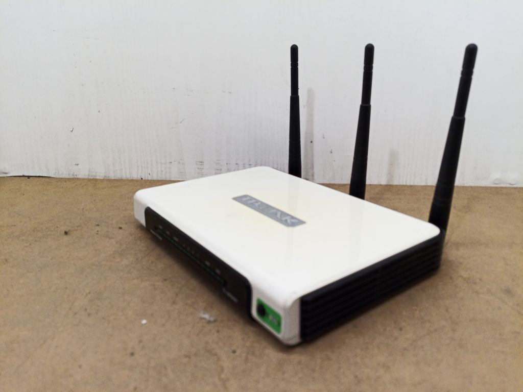 Б/У роутер TP-LINK TL-WR940N  без блоку живлення код tp4 - фото фото фото 0