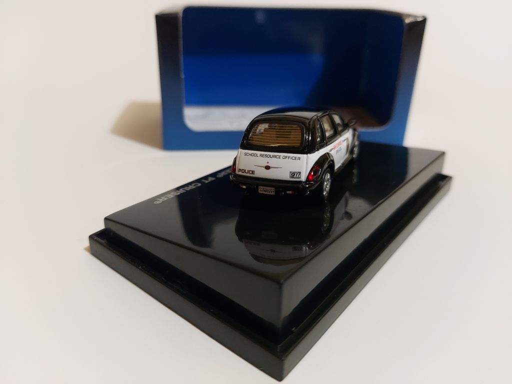 Ricko 1:87 Chrysler PT Cruiser, School Police  (2006) - фото фото фото 4