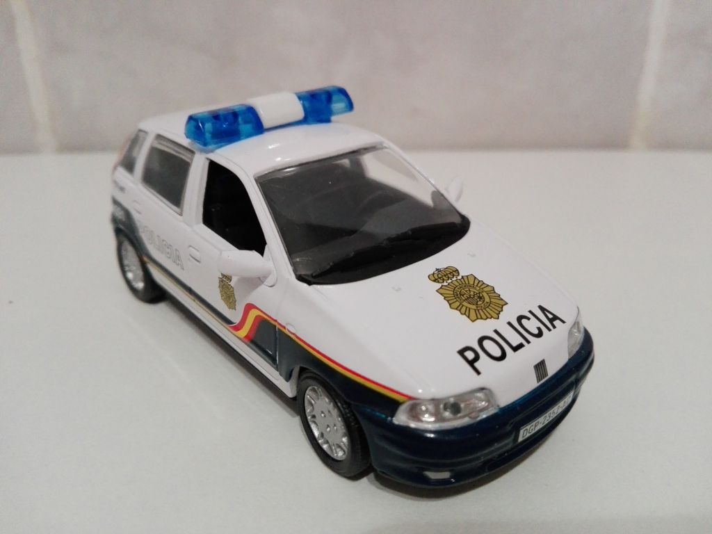 1/43 FIAT PUNTO Policia. Cararama. - фото фото фото 0