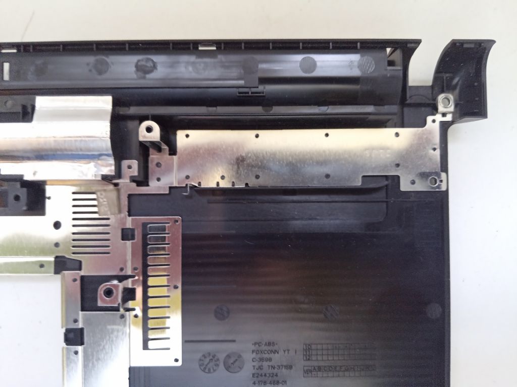 Б/У Корпус низ   (піддон) без сервісних кришок на SONY PCG-61211V - фото фото фото 3