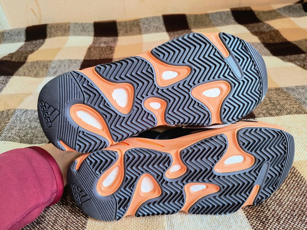 Кросівки Adidas Yeezy Boost 700 - фото фото фото 4