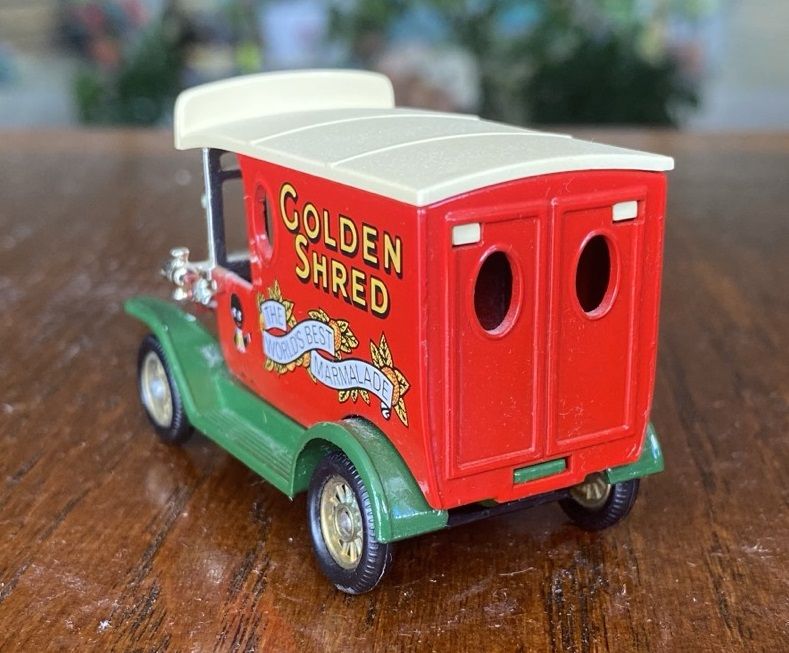 Модель автомобиля GOLDEN SHRED 1:43 LLEDO Англия - фото фото фото 6