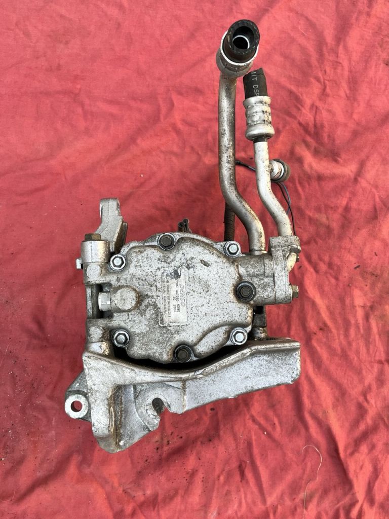 Компрессор кондиционера Subaru Legacy Outback 3.0 EZ30  05-09 кронштейн - фото фото фото 2