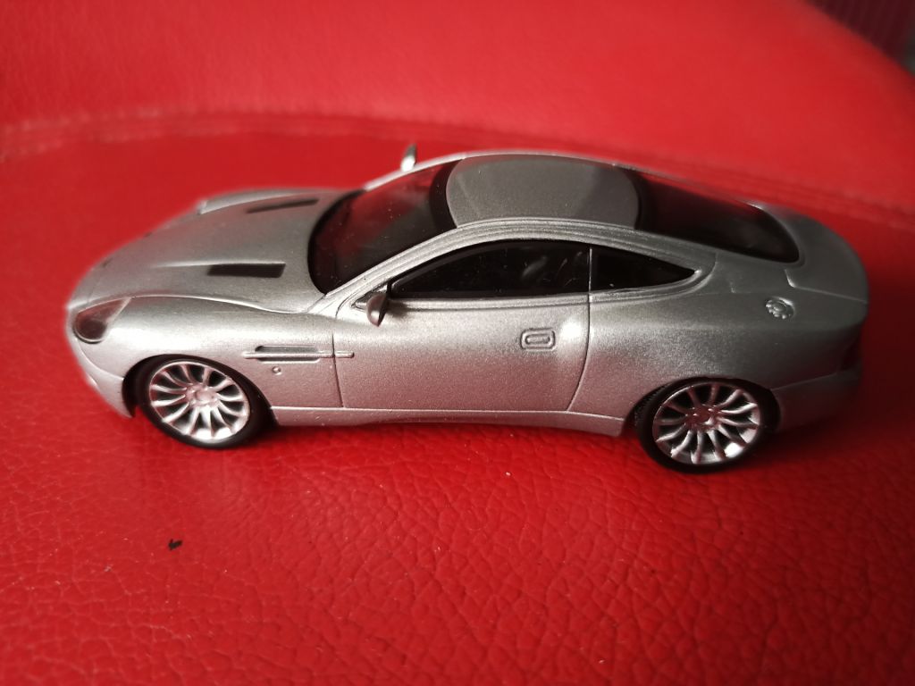 ASTON  MARTIN   V12  VANQUISH   1:43 DeAgostini - фото фото фото 2