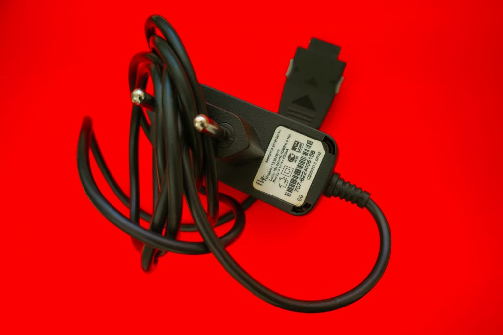 Зарядка зарядное устройство Fly SL100 TS202W19 5V, 400 mA - фото фото фото 2