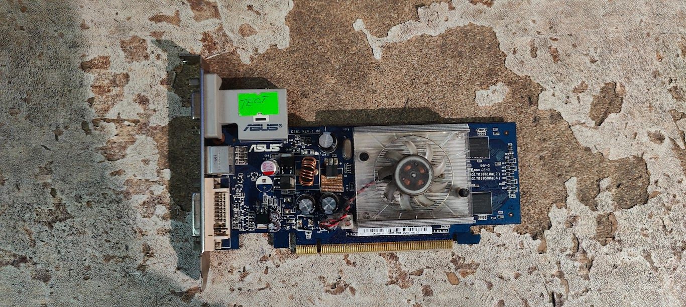 Видеокарта ASUS GeForce 7300 GS EN7300GS/HTD/256M/A 256MB PCI-E № 243004101 - фото фото фото 0