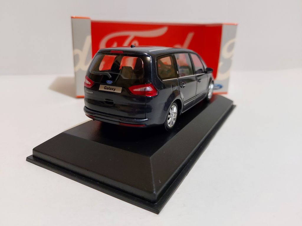 Minichamps 1:43 Ford Galaxy  (2006) dark blue - фото фото фото 3