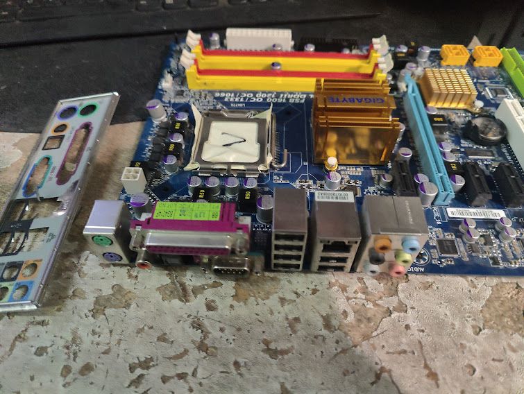 Мат. плата Gigabyte GA-EP35-DS3L rev1.0 LGA775 P35 PCI-E+GbLAN SATA ATX 4DDR2 № 241111102 - фото фото фото 2