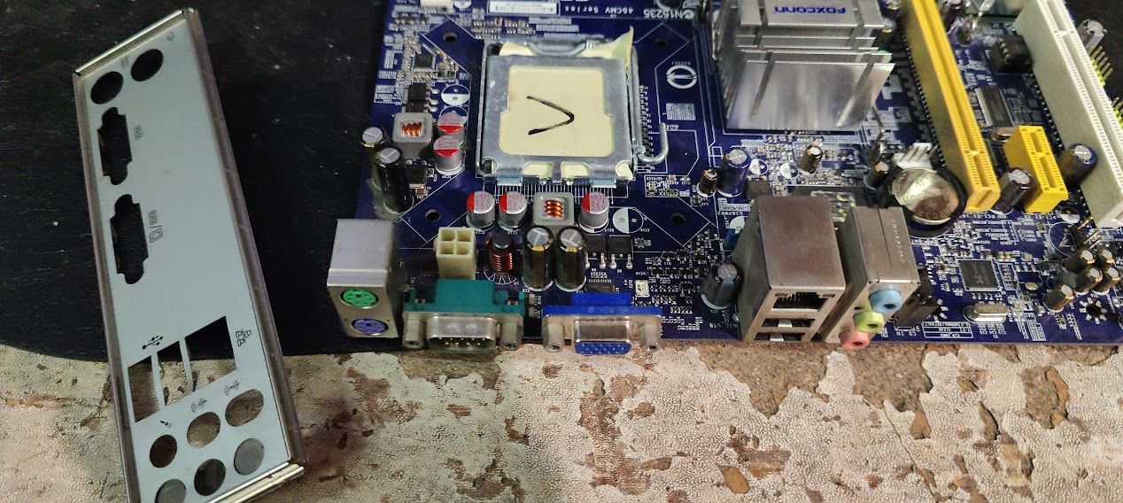 Мат. плата Foxconn 45CMV LGA775 i945GC PCI-E+SVGA+LAN SATA MicroATX 2DDR2 № 242905116 - фото фото фото 2