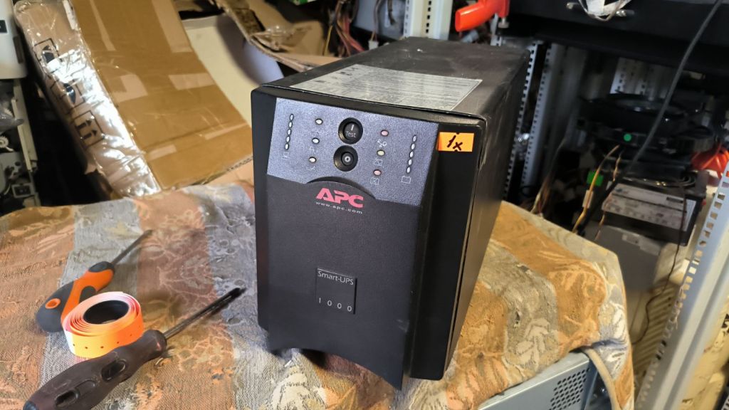 Бесперебійник APC Smart-UPS 1000 SUA1000I №1x - фото фото фото 0