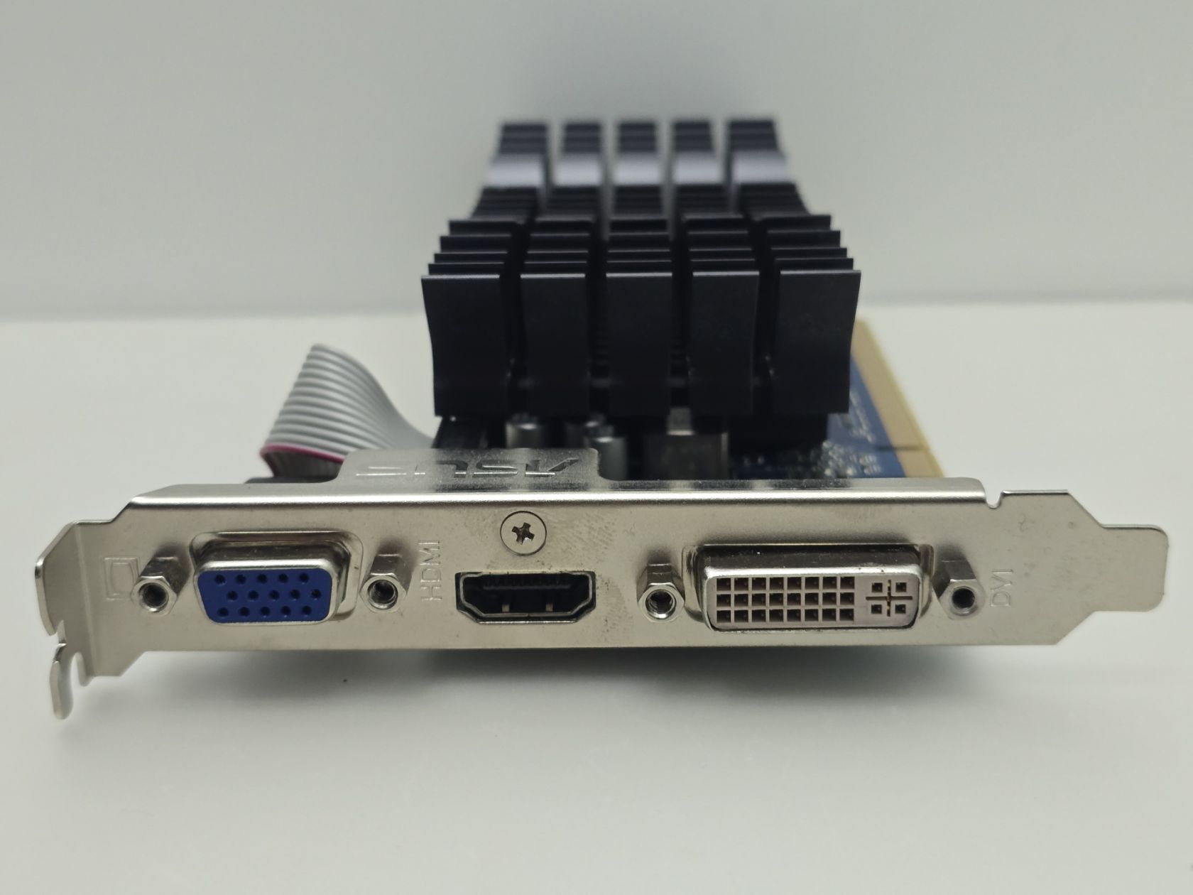 Видеокарта ASUS GeForce GT 610 1GB  (1Gb,GDDR3,64 Bit,HDMI,PCI-Ex,Б/у) - фото фото фото 1