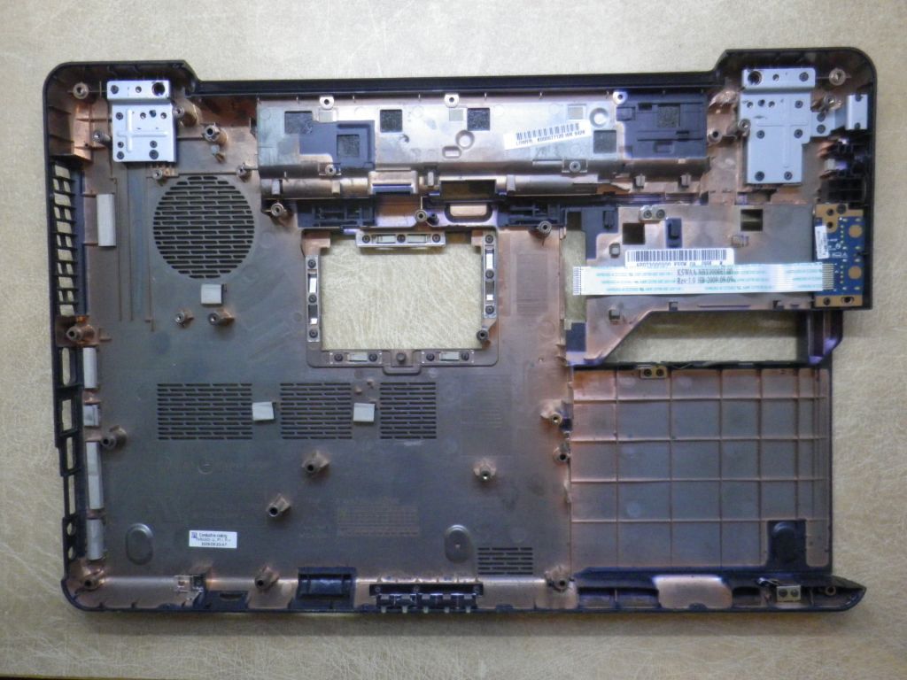 Б/У Корпус низ без сервісних кришок на TOSHIBA SATELLITE L500-19X - фото фото фото 1