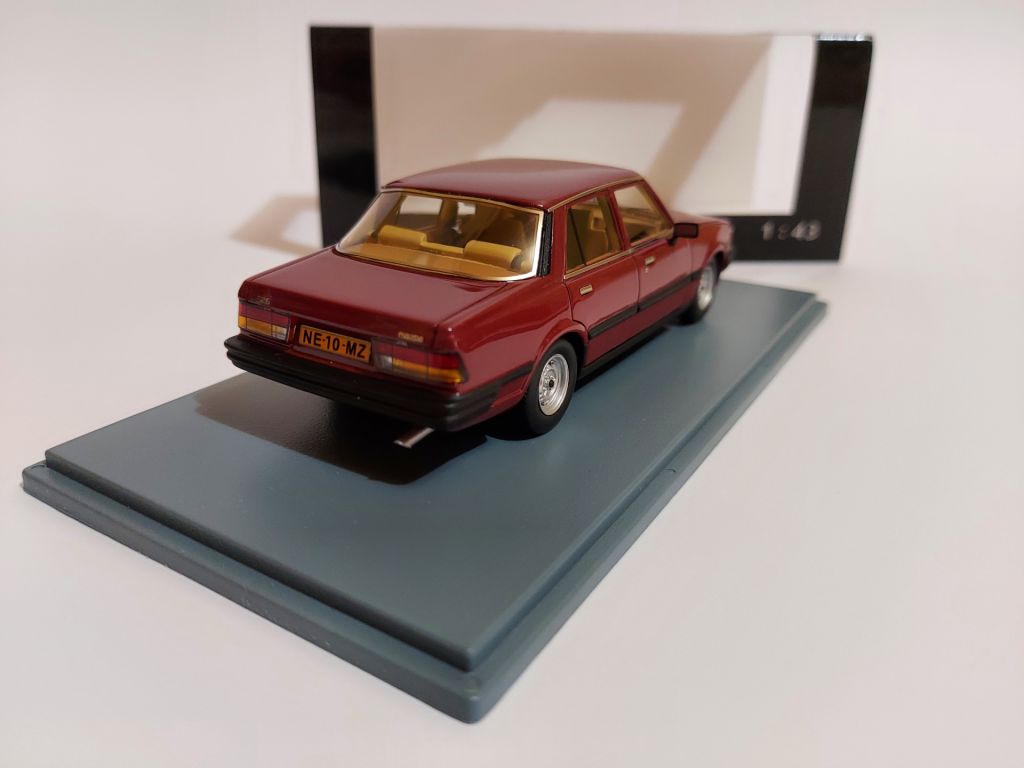 NEO 1:43 Mazda 626 Sedan Mk1  (1981) bordeaux - фото фото фото 3