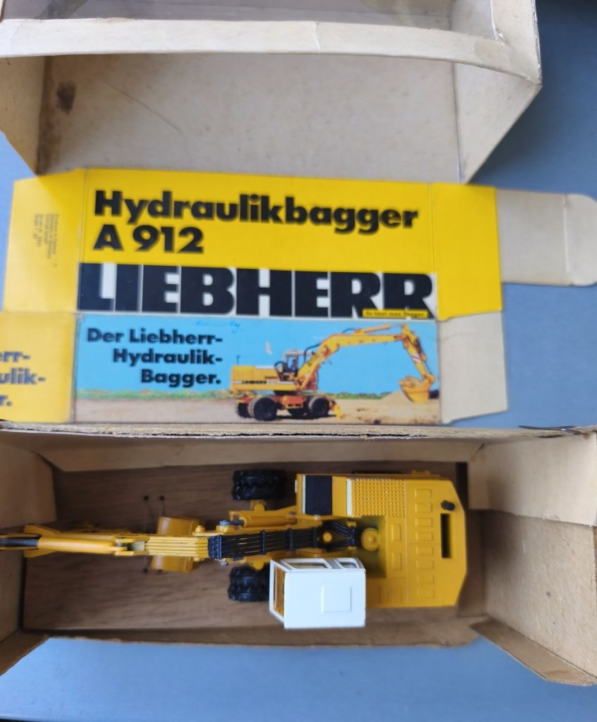 Екскаватор Liebherr A 912 від Conrad Німеччина - фото фото фото 4