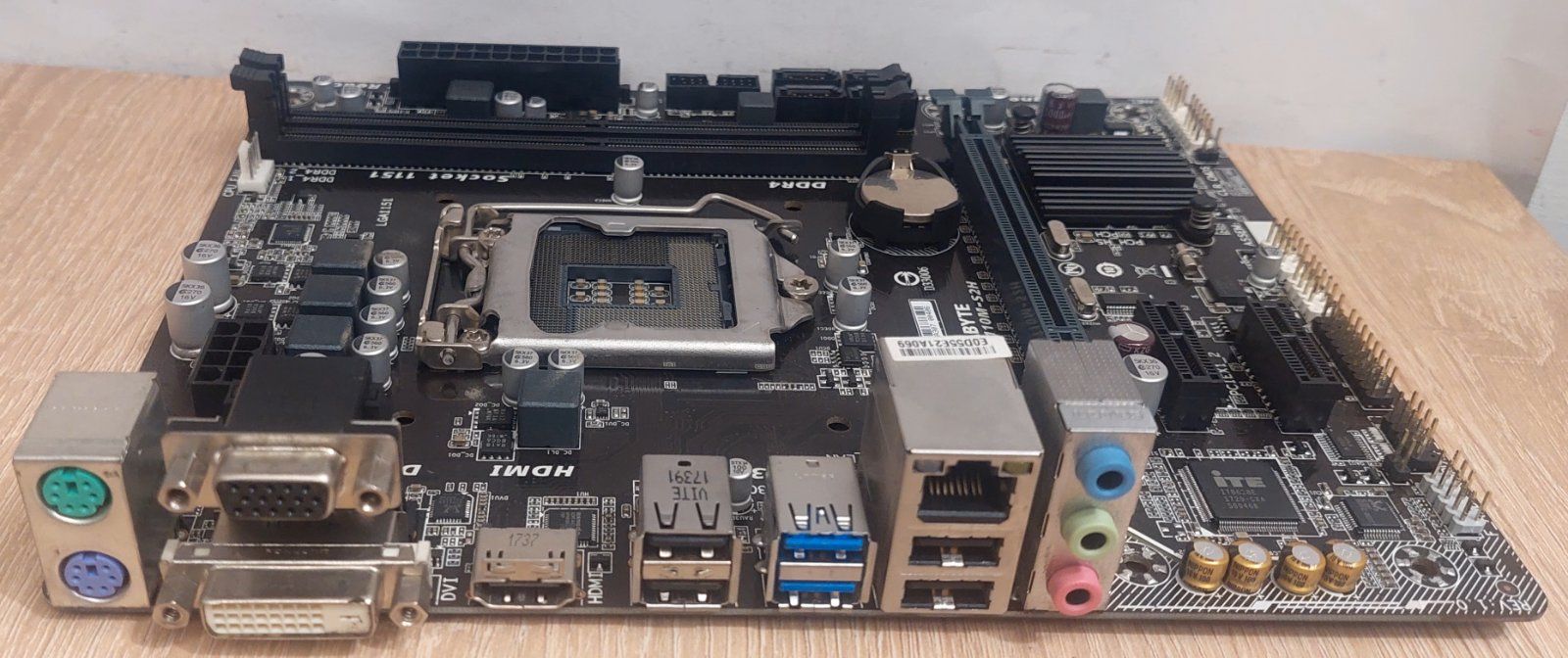 Материнська плата Gigabyte GA-H110M-S2H  / Socket 1151 / MicroATX /  2 x DDR4 / б/в - фото фото фото 1