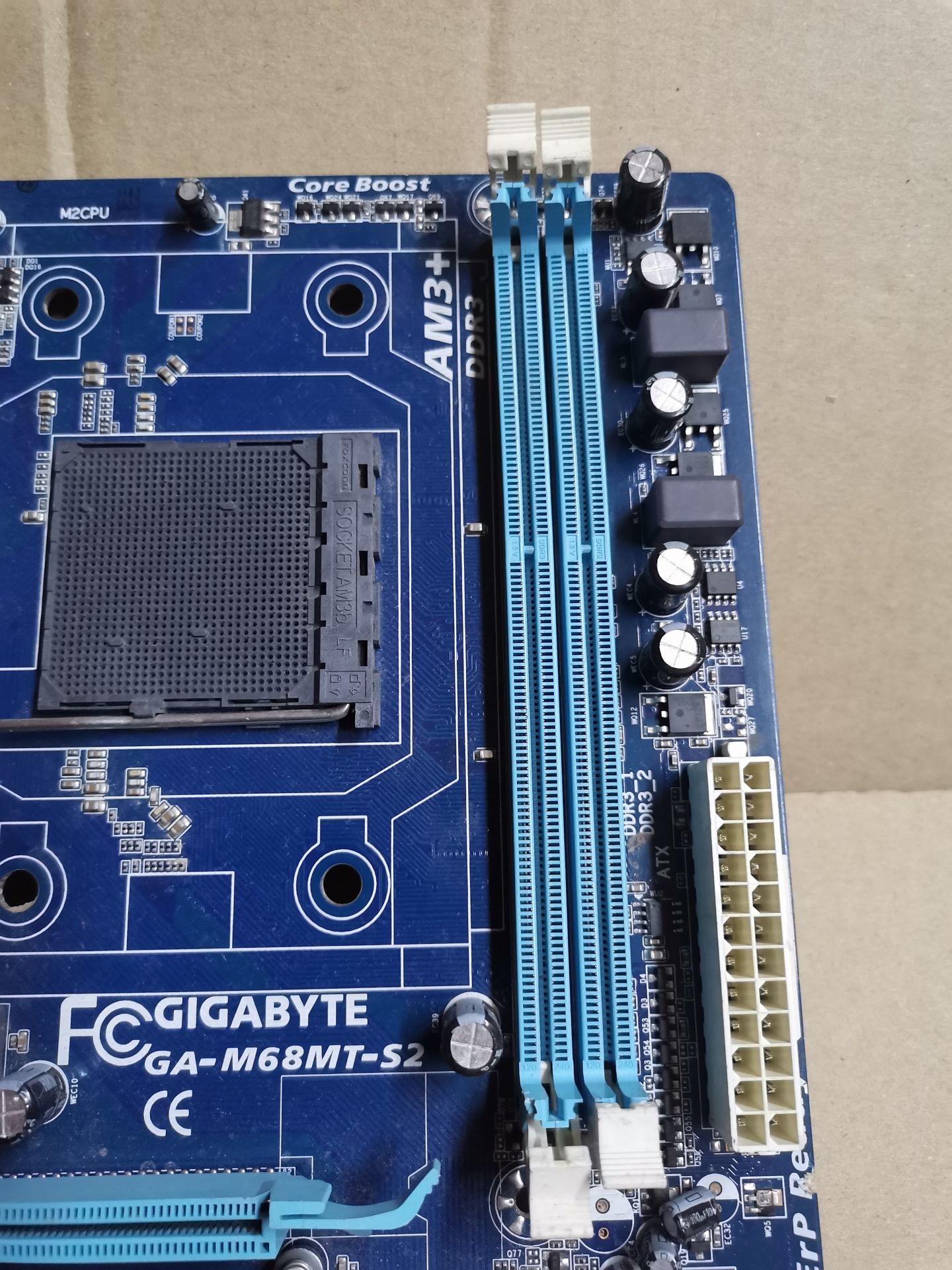 Материнская плата Gigabyte GA-M688MT-S2 socket AM3b DDR3 - фото фото фото 1