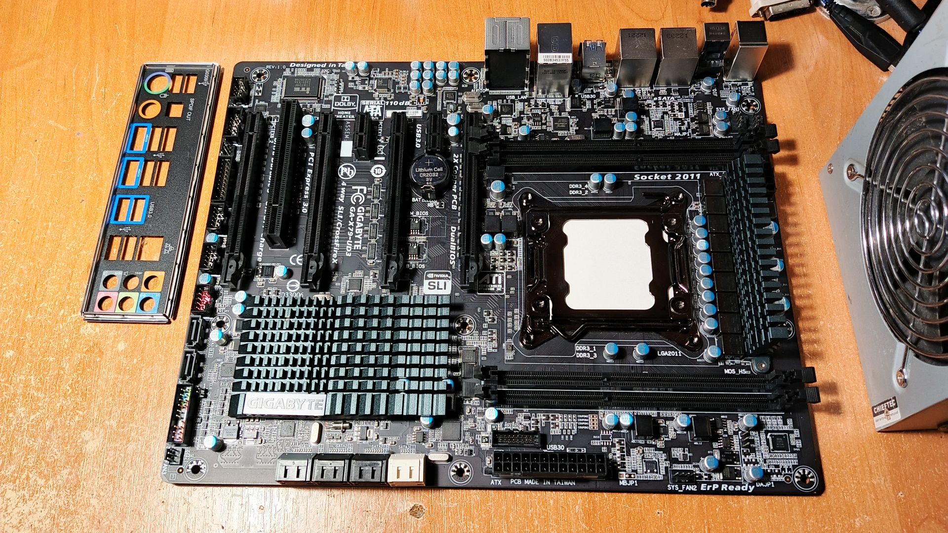 Материнская плата Gigabyte GA-X79-UD3   (s2011, Intel X79, PCI-Ex16) - фото фото фото 0