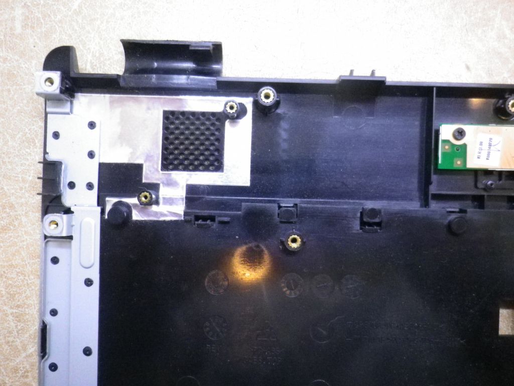 Б/У Топ кейс на TOSHIBA L350D-11K - фото фото фото 2