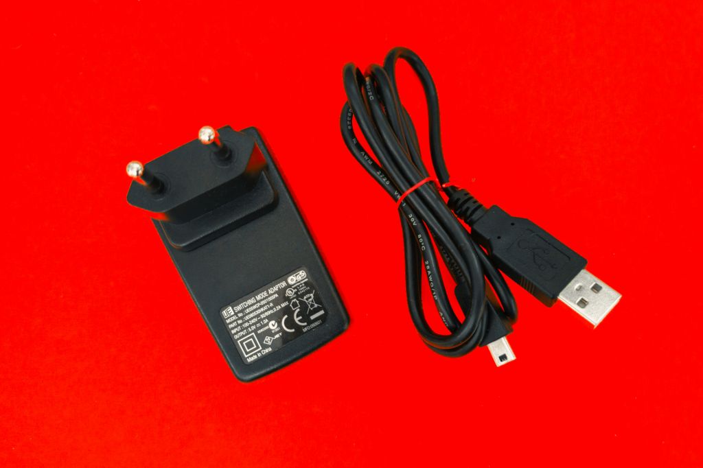 Зарядное Блок Switching adapter UE05WSP-050100SPA 5V 1000mA - фото фото фото 1