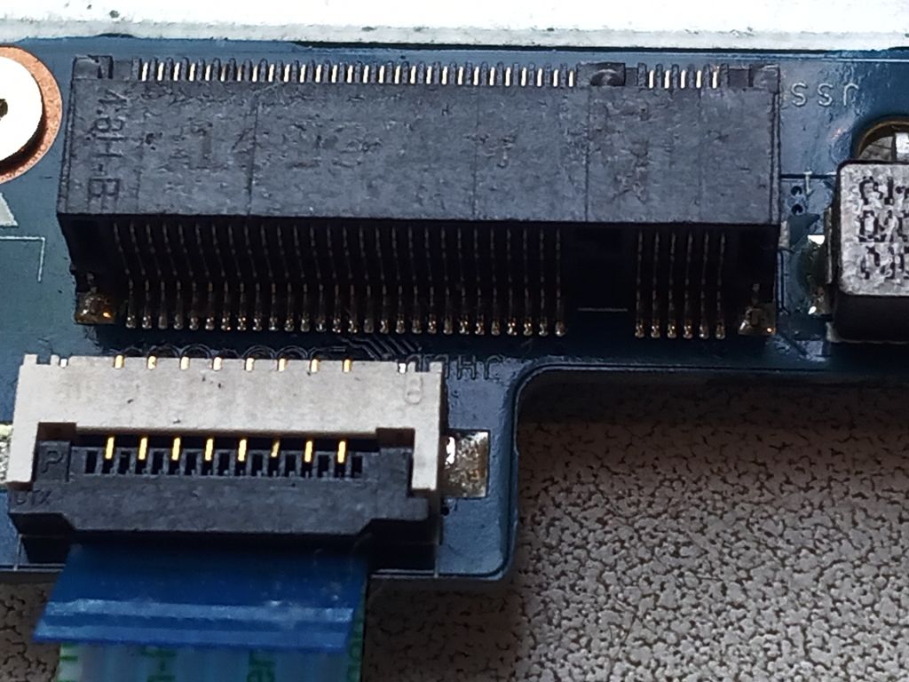 Б/У Роз'єм для SSD M.2 з кріпленням ноутбука HP 250 G6 - фото фото фото 3