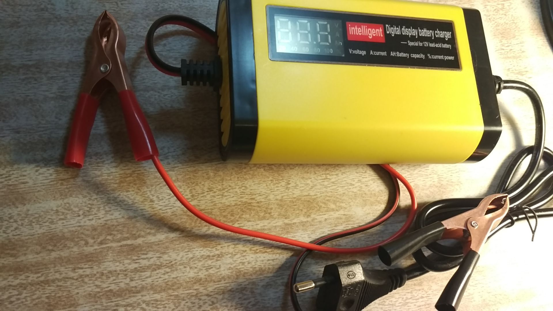 Автомобильное зарядное устройство для аккумуляторов 12V 2A - фото фото фото 6