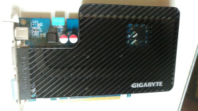 Відеокарти Видеокарты ^/--/^ 2 Видеокарты   ( НЕ рабочие), одним лотом.1)GIGABYTE GV-NX /--/ 86 /--/ T /--/ 256 /--/ H. 2)Radeon X /--/ 700 ^_^^^ 2 Відеокарти (не робітники), одним лотом. 1) 1) GIGABYTE GV-NX /--/ 86 /--/ T /--/ 256 /--/ H. 2) Radeon X /--/ 700 - фото фото фото