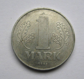 НДР, ФРН ГДР, ФРГ ^/--/^ 1 марка = 1982 р. = НДР - НІМЕЧЧИНА + ^_^^^ 1 марка = 1982 г. = ГДР - Немецкая + - фото фото фото