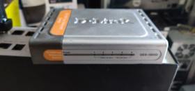 Комутатори, Світчі Коммутаторы, Свитчи ^/--/^ Коммутатор D-Link DES-1005 /--/ D 5-port № 220507 ^_^^^ Комутатор D-Link DES-1005 /--/ D 5-port No 220507 - фото фото фото