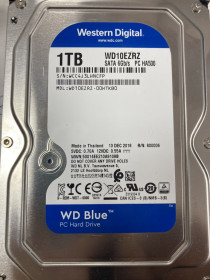 Жорсткі диски Жесткие диски ^/--/^ Жорсткий диск 1 ТБ Western Digital 3.5, SATA III  (SATA 6 Гбит/с), 5400 об/мин, 64 МБ, 24 дБ ^_^^^ Жорсткий диск 1 ТБ Western Digital 3.5, SATA III (SATA 6 Гбіт/с), 5400 об/хв, 64 МБ, 24 дБ - фото фото фото