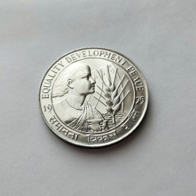 Індія Индия ^/--/^ 50 РУПИЙ ИНДИЯ 1975 ФАО состояние UNC!!! серебро 34,7/500 ОЧЕНЬ РЕДКАЯ!!! ^_^^^ 50 РУПІЙ ІНДІЯ 1975 ФАО стан аUNC!!! срібло 34,7/500 Дуже рідка!!! - фото фото фото