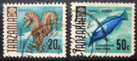 Фауна Фауна ^/--/^ Танзания  (1967) Морская жизнь, рыбы. Колючий морской конёк и зеленый губан-птица ^_^^^ Танзанія (1967) Морське життя, риби. Колючий морський конек і зелений губан-птиця - фото фото фото