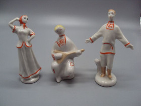 Статуетки, Скульптури, Фігурки, Фарфор Статуэтки, Скульптуры, Фигурки, Фарфор ^/--/^ Фигура фарфор Бронница Возрождение русский танец ЗБВ музыкант с балалайкой и танцоры лот 3 шт №13871 ^_^^^ Бронниця Відродження російський танець ЗБВ музикант з балалайкою і танцюристи лот 3 шт No /--/ 13871 - фото фото фото