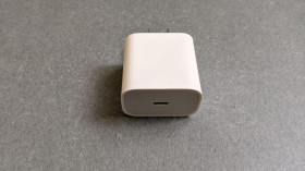 Зарядні пристрої Зарядные устройства ^/--/^ A /--/ 2244 20 /--/ W USB-C зарядний пристрій ^_^^^ A /--/ 2244 20 /--/ W USB-C зарядное устройство - фото фото фото