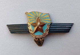 Службові та спеціальні Служебные и специальные ^/--/^ Квалификационный знак сверхсрочнослужащего.ВВС СССР.Латунь ^_^^^ Кваліфікаційний знак надстроковослужбовця.ВВС СРСР. Латунь - фото фото фото
