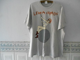 Футболки, майки Футболки, майки ^/--/^ Футболка &amp;quot;Lewis Capaldi&amp;quot;  (100% cotton, XL, Honduras) б/у ^_^^^ Футболка &amp;quot;Lewis Capaldi&amp;quot; (100% cotton, XL, Honduras) б/у - фото фото фото