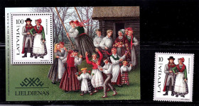 Балтійські країни Балтийские страны ^/--/^ Латвия  1997 г MNH - блок + марка - национальные костюмы ^_^^^ Латвія 1997 MNH - блок + марка - національні костюми - фото фото фото