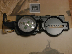 Похідний інвентар Походный инвентарь ^/--/^ Компас армійський Lensatic Compass,масштабна метрова лінійка,збільшувальний окуляр-лупа ^_^^^ Компас армейский Lensatic Compass, масштабная метровая линейка, увеличительный очки-лупа - фото фото фото