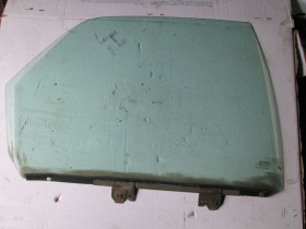 Бічні скла Боковые стекла ^/--/^ Стекло двери заднее правое Renault Laguna I 1 94-00 7701467580 ^_^^^ Скло дверей заднє праве Renault Laguna I 1 94-00 7701467580 - фото фото фото