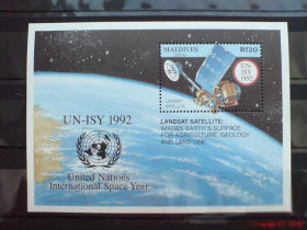 Освоєння космосу Освоение космоса ^/--/^ Мальдивы  Maldives  Space 1993 Mi Bl 272  ISY sheetlet MNH Cv 6 ^_^^^ Maldives Space 1993 Mi Bl 272 ISY sheetlet MNH Cv 6 - фото фото фото